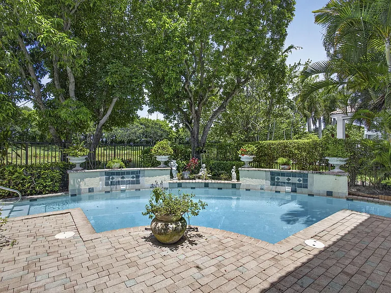 10880 Northgreen Dr — Photo 1
