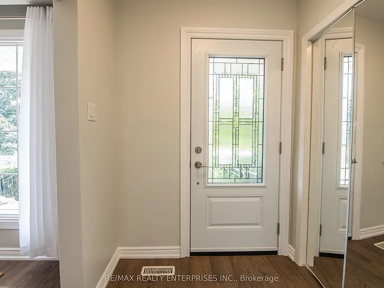 8 Weber Dr — Photo 4