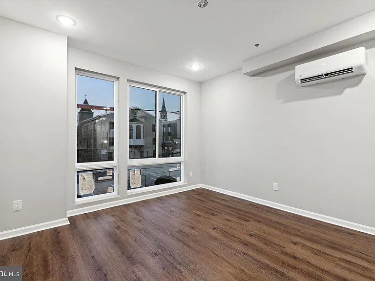 1230 N Marshall St #2F — Photo 8