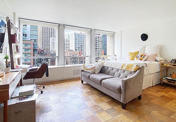 3rd image of 330 E 33rd St APT 4F