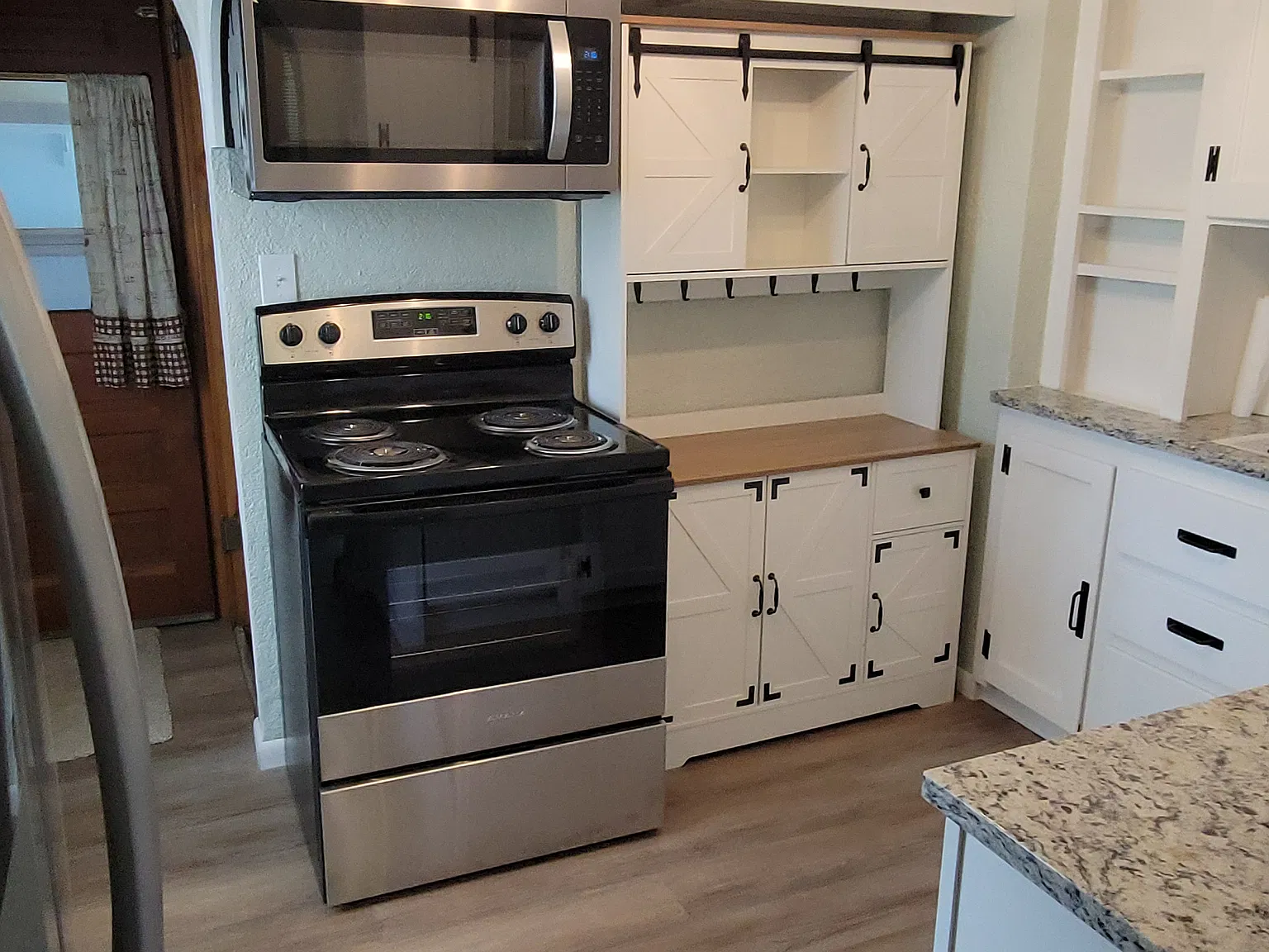 4 bed, 2.5 bath, 1600 sqft, $1,650 — Photo 2