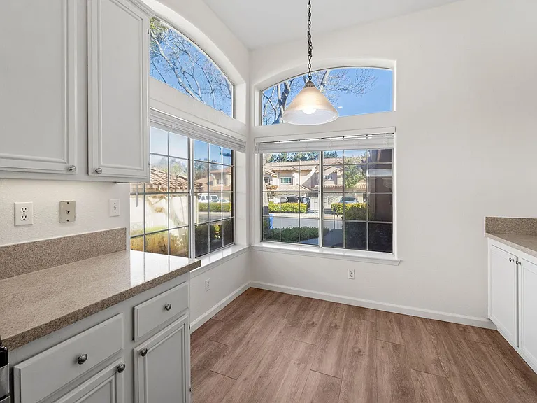 2394A Greenbriar Dr — Photo 15