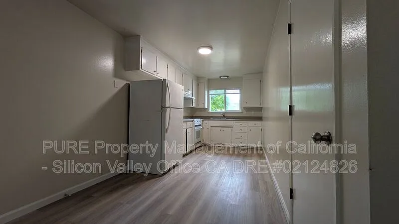 2 bed, 1.0 bath, 903 sqft, $3,450 — Photo 2