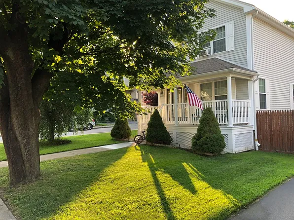 181 Farm St, Woonsocket, RI 02895