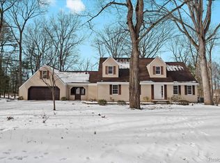 60860 Shady Creek Dr, South Lyon, MI