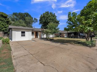 408 Simmons Dr, Hurst, TX 76053