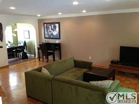 4th image of 11542 Burbank Blvd Unit 4