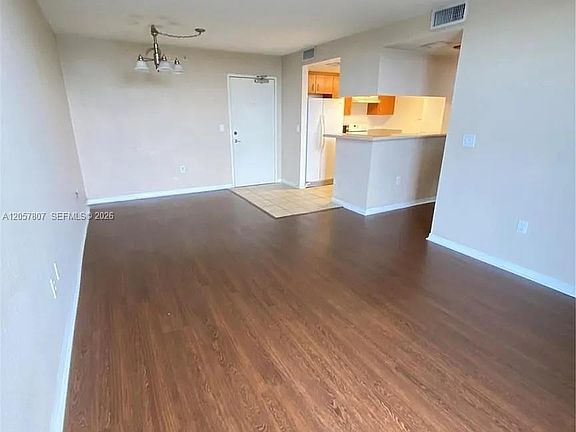 5th image of 816 NW 11th St APT 1203