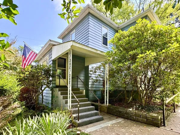 737 Osborne Ln, Crescent, PA 15046