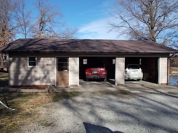 16 Oak Tree Ln, Pana, IL 62557