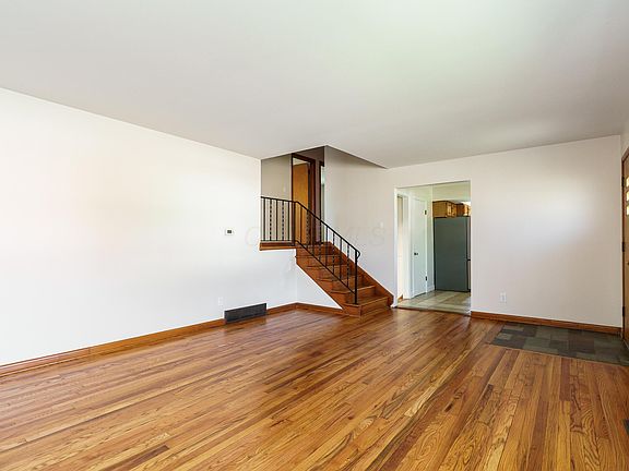 5th image of 751 Latham Ct