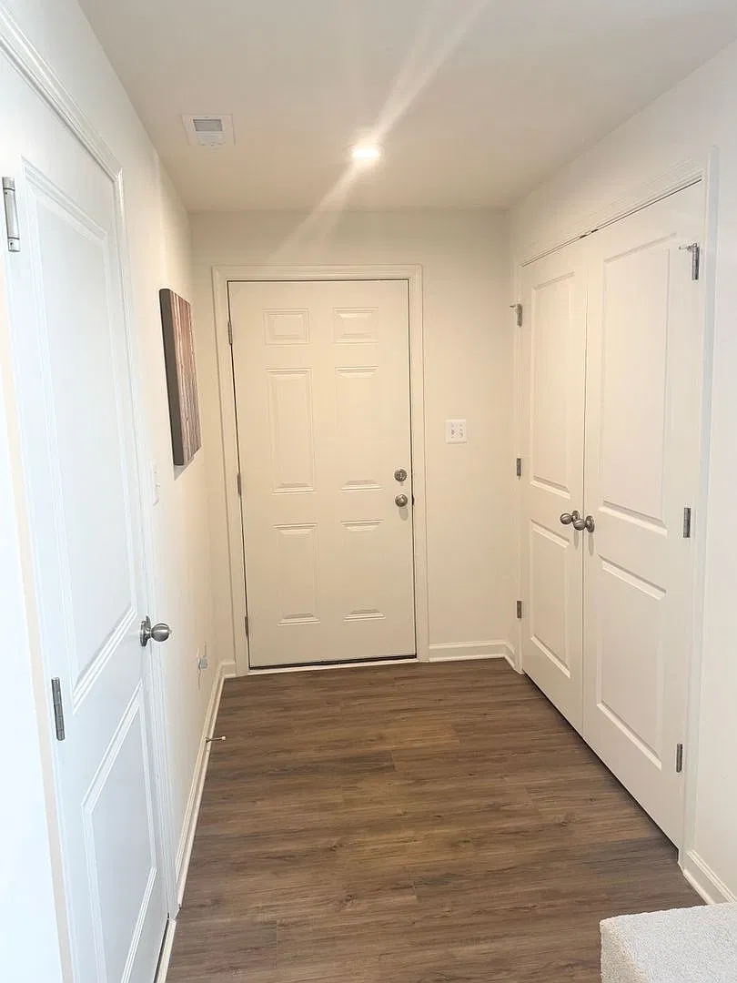 Charming 3BR 3.5 Half Bath 3 Level Townhome in Falling Waters — Photo 3