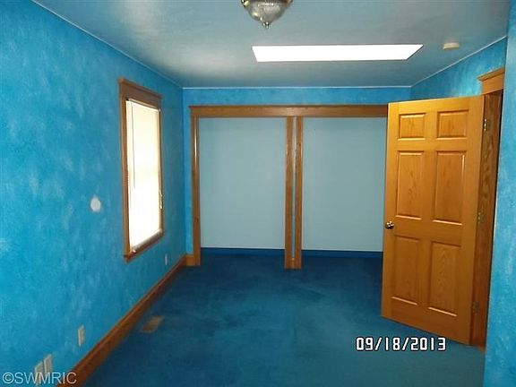 5th image of 1940 Royce Ave