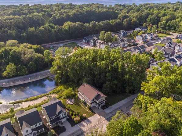 703 Meadow Dr, South Haven, MI 49090