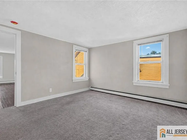 9 Hahn St — Photo 14