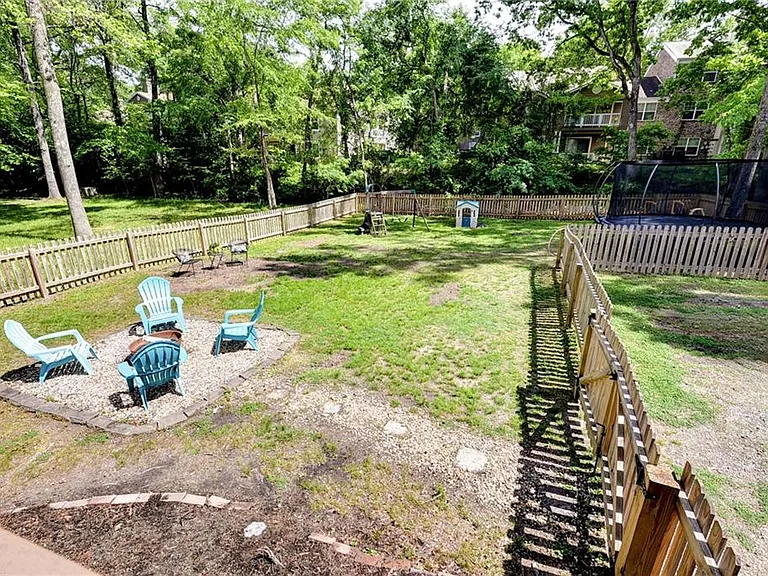 2525 Lauderdale Dr — Photo 2