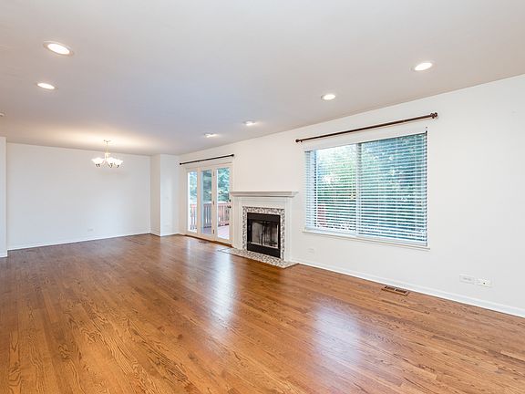 4th image of 347 Stevens Ct