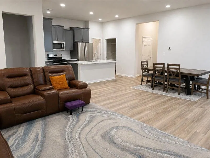3 bed, 2.5 bath, 1819 sqft, $2,360 — Photo 4