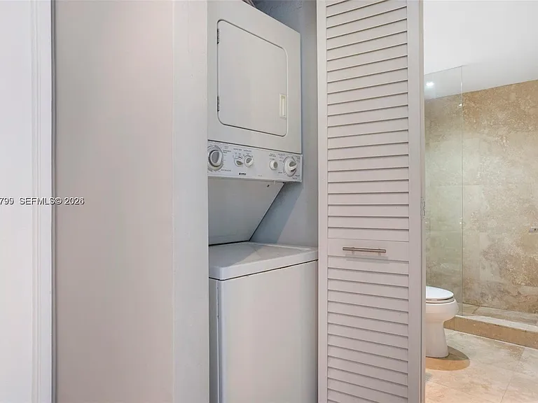 600 NE 36th St #417 — Photo 14