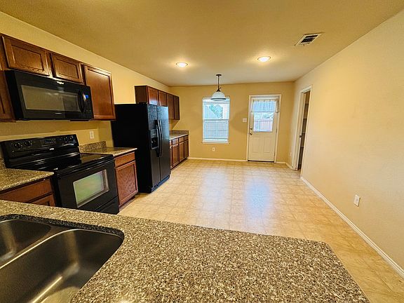 4th image of 3916 Jeanette Ln