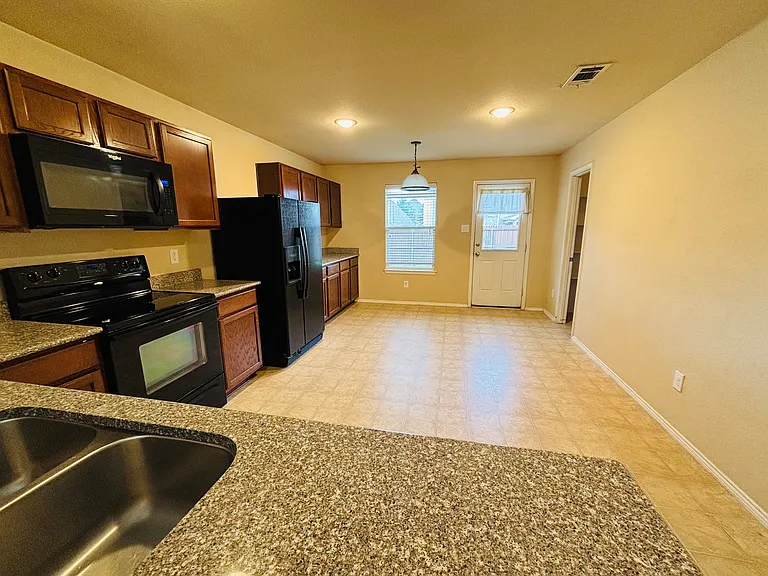 3916 Jeanette Ln — Photo 4