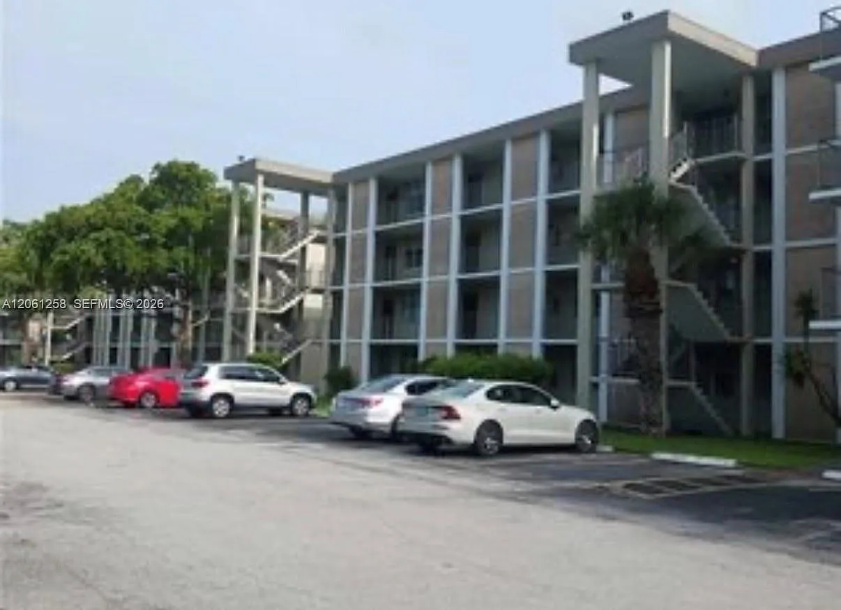Cypress Chase Condo No 6 — Photo 1