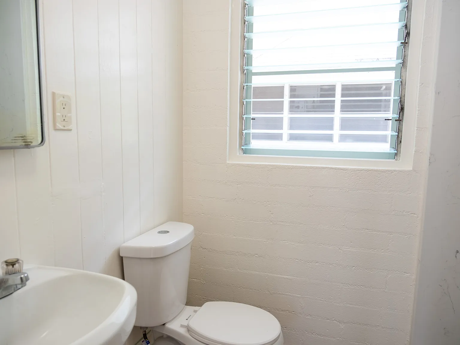Studio, 300 sqft, $1,300 — Photo 3