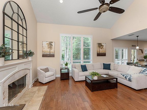 5th image of 325 Oceanwalk Dr N