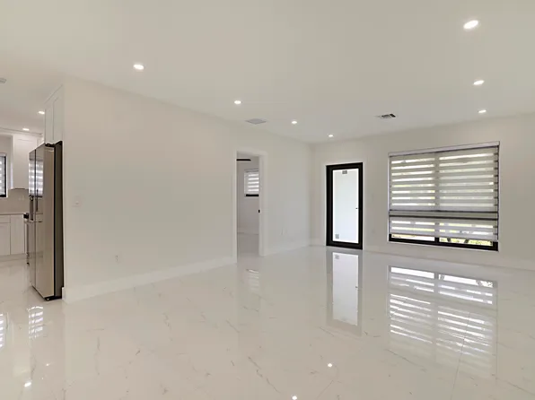 421 FONTANA Drive, Palm Springs, FL 33461