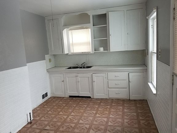 3rd image of 3604 Behrwald Ave