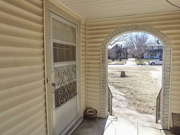 5th image of 118 W 18th Ave