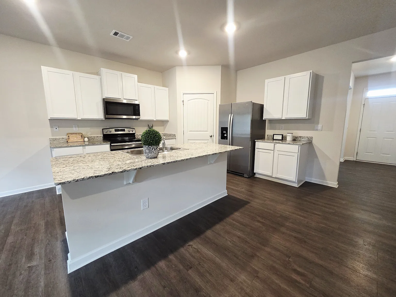 5 bed, 2449 sqft, $2,400 — Photo 3