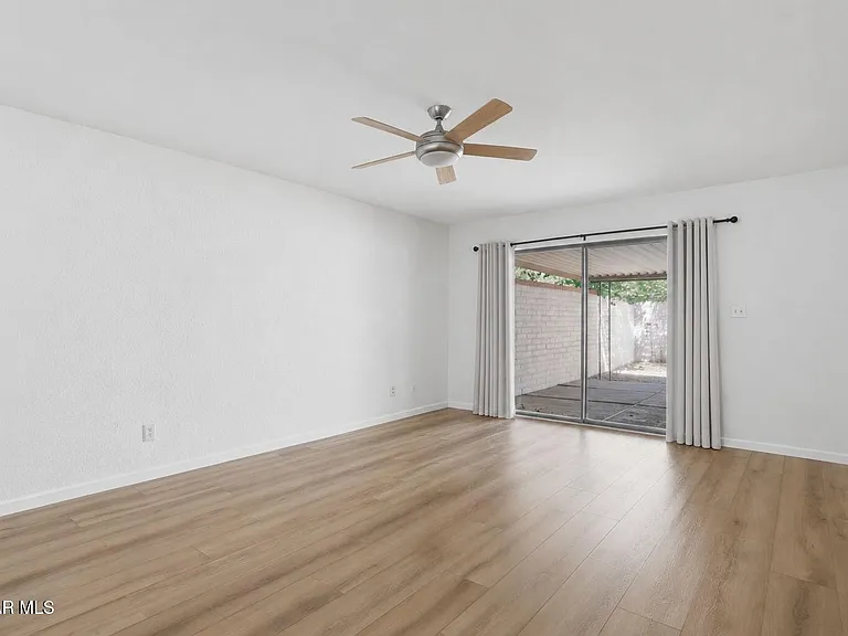 5205 Valley Spring Way — Photo 10