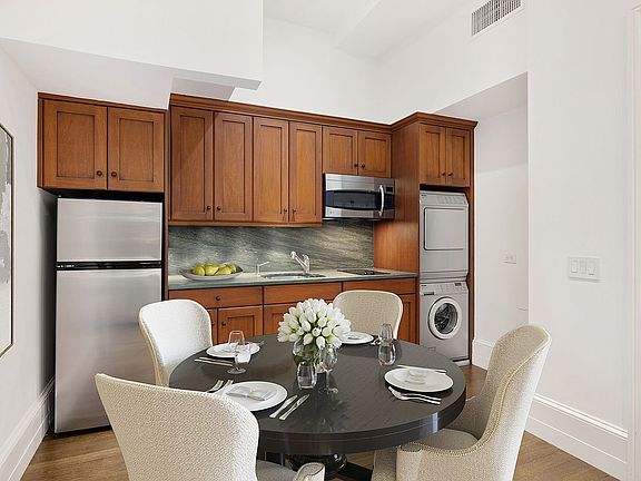 5th image of 16 E 84th St APT 1A