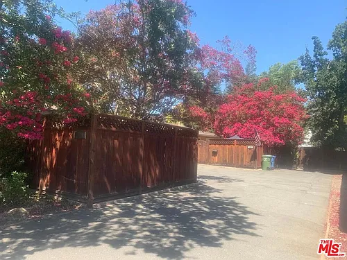 109 Sierra Dr Photo 1