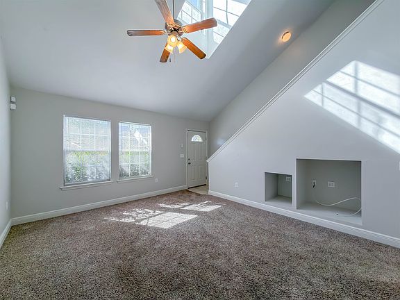 4th image of 3289 Sawtooth Dr