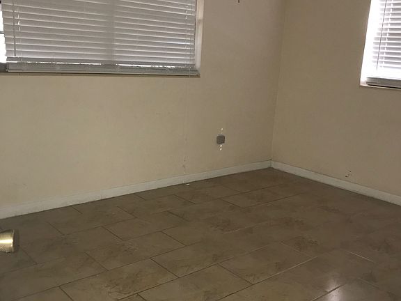 5th image of 901 Joel Blvd