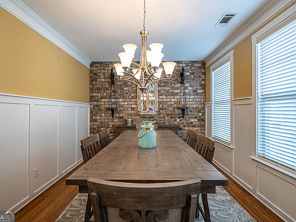 4th image of 2108 Westhill Dr SE