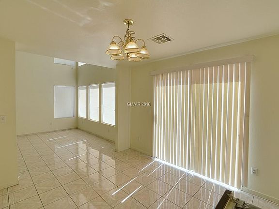 5th image of 917 Villa Crest Ct