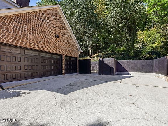 2nd image of 103 Amanda Pl