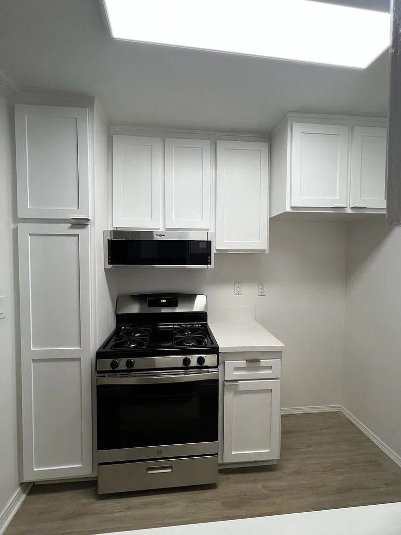 Beautiful 2 bedroom 2 bath for rent in Tarzana — Photo 2