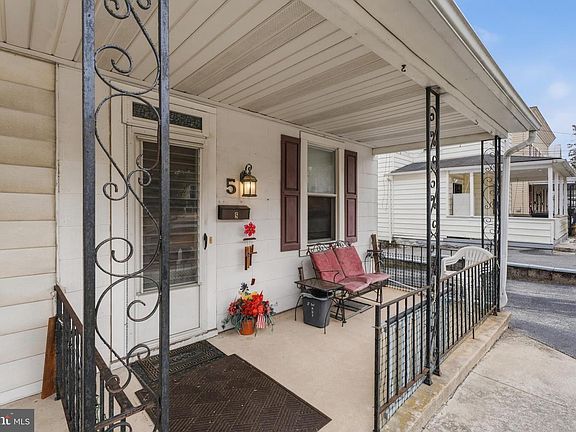 3rd image of 5 Wade Ave