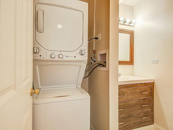 4th image of 2516 Crystal Ct