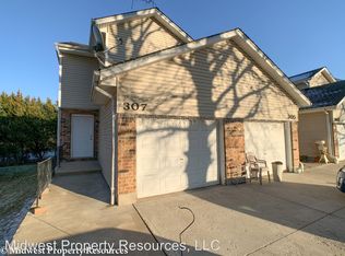 303 NE Timbercreek Dr, Lees Summit, MO 64086