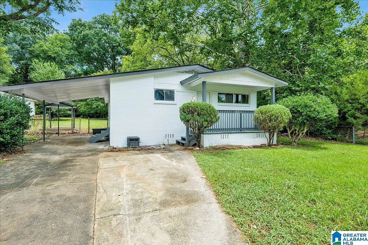 3 bed, 2.0 bath, 1130 sqft, $1,300 — Photo 4