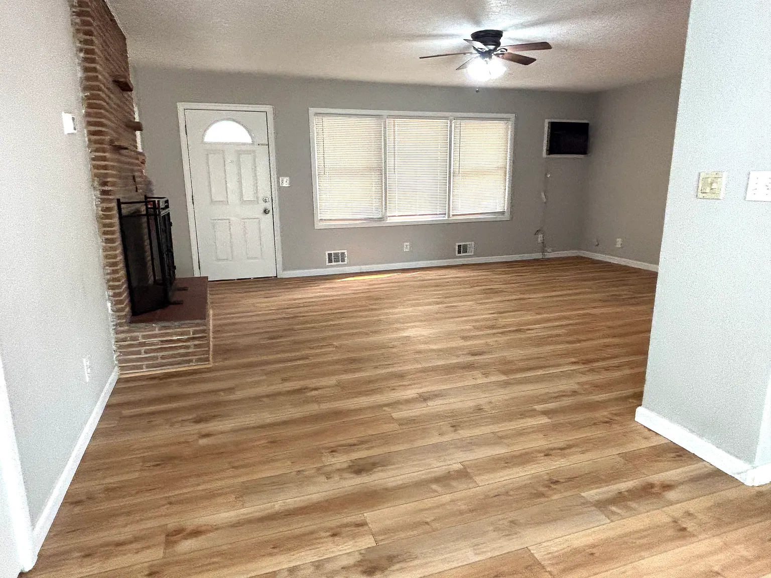 3 bed, 1300 sqft, $2,550 — Photo 2