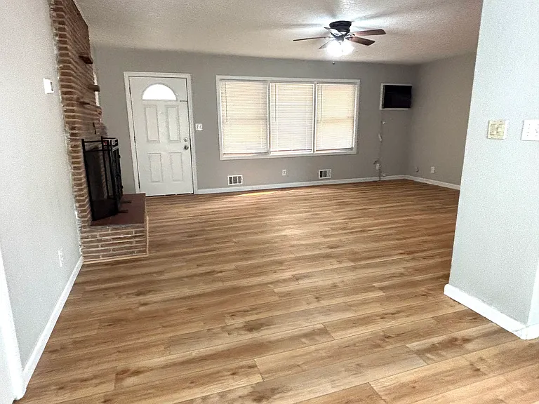 11595 SW Allen Blvd — Photo 2