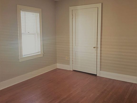 4th image of 848 S Flood Ave #850