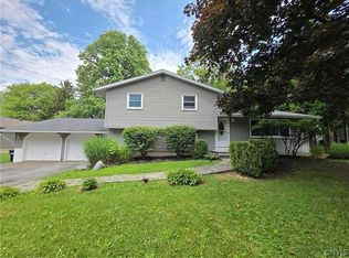 4945 Glen Robin Dr, Syracuse, NY 13215