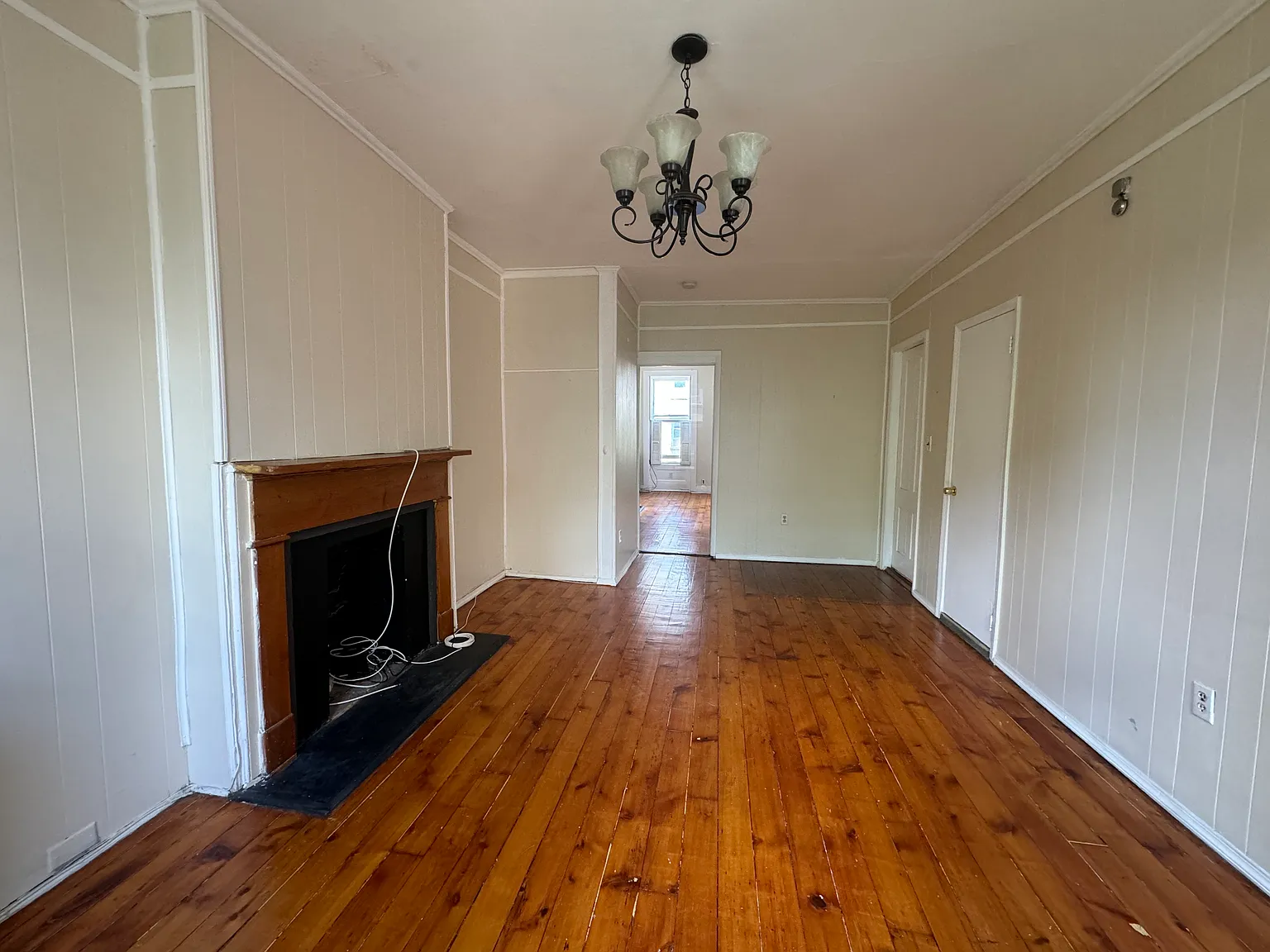 1015 Willow Ave — Photo 2